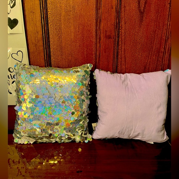 Pack of 2 New Luxury Series Reversible Purple Sequin Glitzy Comfy Throw Pillows - Picture 4 of 11